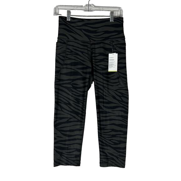 Old Navy NEW Active Powersoft Capri Leggings Women's Medium Gray Zebra Print NWT - Picture 1 of 16